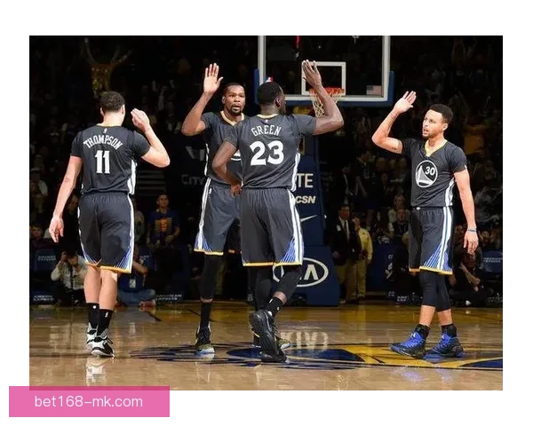 米切尔盛赞哈登改变比赛节奏强调团队力量助推球队走到今天高度新